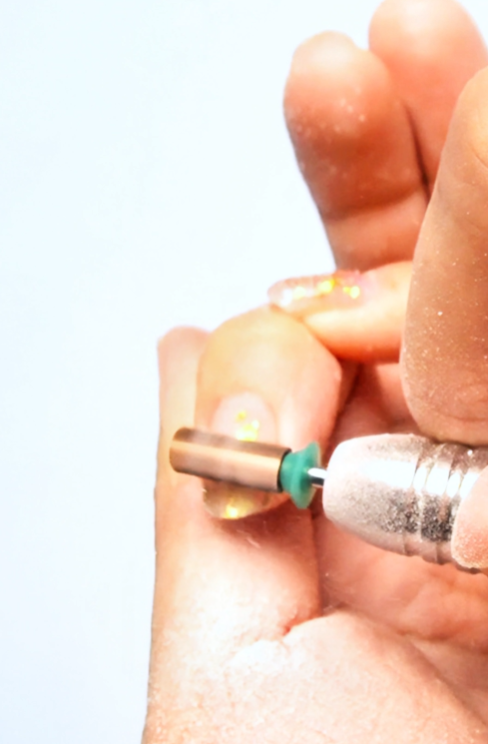 硬いジェルや貝殻など、頑固な素材もらくらくリムーブでき